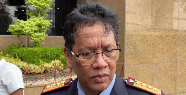 Menkeu Purbaya menolak pakaian balpres impor ilegal untuk bantuan korban bencana.