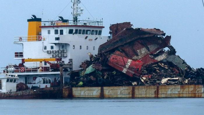 Bangkai KMP Tunu Berhasil Diangkat, Misteri Hilangnya Korban Masih Diselidiki