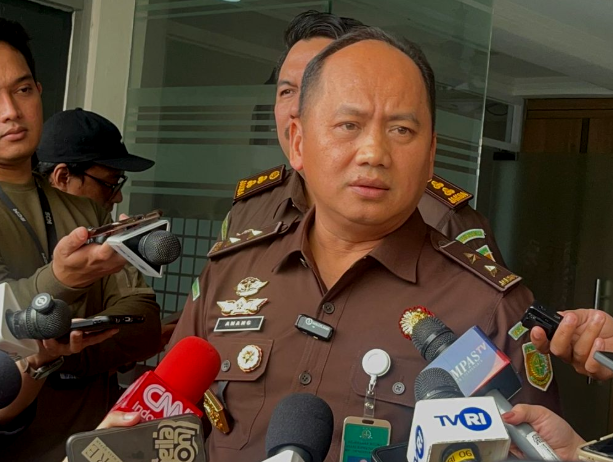 Kejagung menepis isu jaksa Taruna menabrak petugas KPK dalam OTT di Kalsel dan memastikan informasi tersebut tidak benar