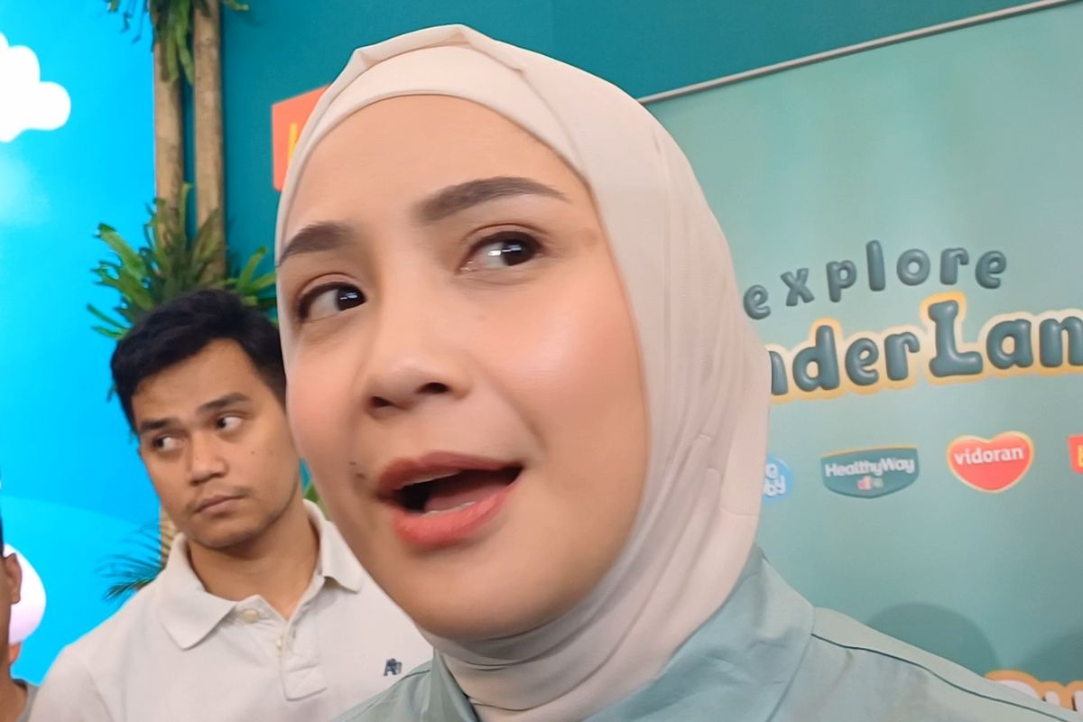 "Nagita Slavina Hobi Koleksi Piring Cantik dari Luar Negeri"