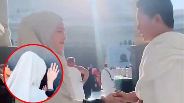 Woman Dilamar di Depan Kakbah Saat Umrah, Dihujat Netizen