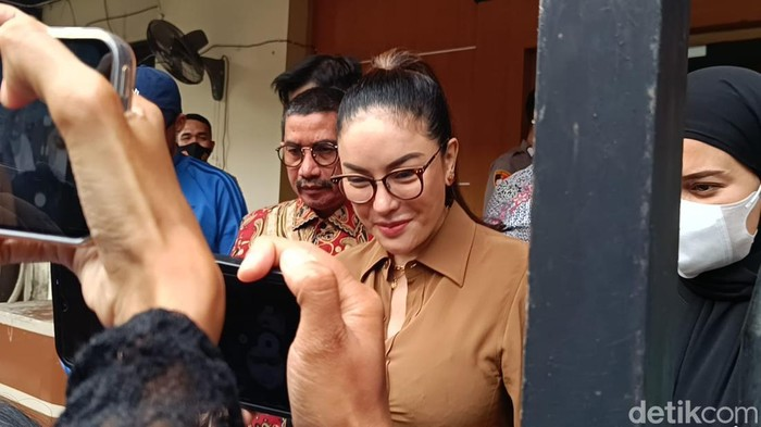 Reaksi Nikita Mirzani Soal Reza Gladys: Singkat tapi Tegas
