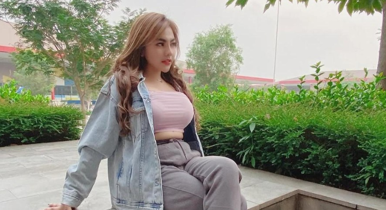 "Lisa Mariana Disindir Cari 'Korban' Baru Setelah Melahirkan Anak Kedua: Isu Terkini"