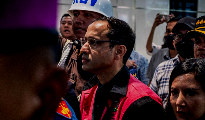 Pengacara menegaskan Nadiem Makarim masih dirawat di rumah sakit, berbeda dengan pernyataan Kejaksaan Agung mengenai kondisi kesehatannya.