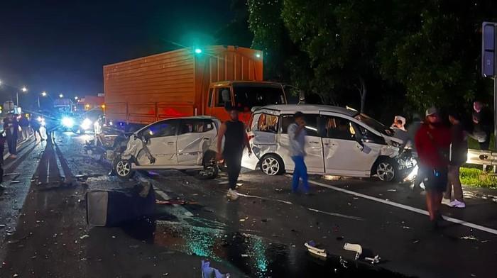 7 Fakta Kecelakaan Beruntun 10 Kendaraan di Tol Cipularang, 2 Orang Tewas
