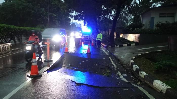 Jalan Amblas di Pademangan Utara, Arus Lalu Lintas Dialihkan Satu Arah