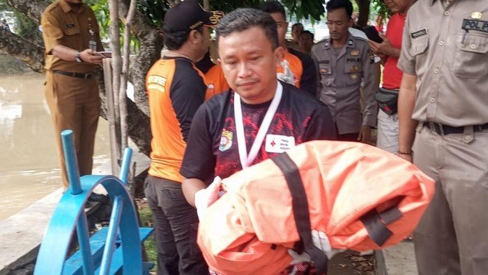 Penemuan Mengejutkan: Mayat Bayi di Pintu Air Sedayu Kendal