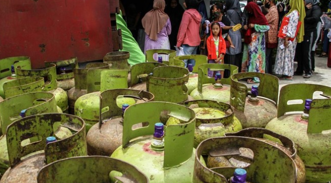 Pertamina melaksanakan operasi pasar LPG subsidi di Aceh untuk menjaga stabilitas pasokan dan harga. Melalui program ini, LPG 3 kg dijual Rp 18.000 per tabung bagi masyarakat.