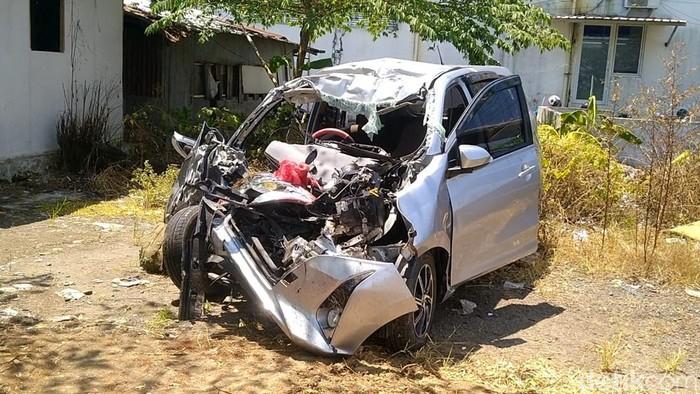 Kecelakaan Maut di Tol Tegal, Empat Pemudik Tewas dalam Tabrakan Mobil dan Bus