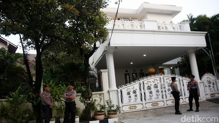 Hasto Tidak di Rumah Saat KPK Datang di Bekasi