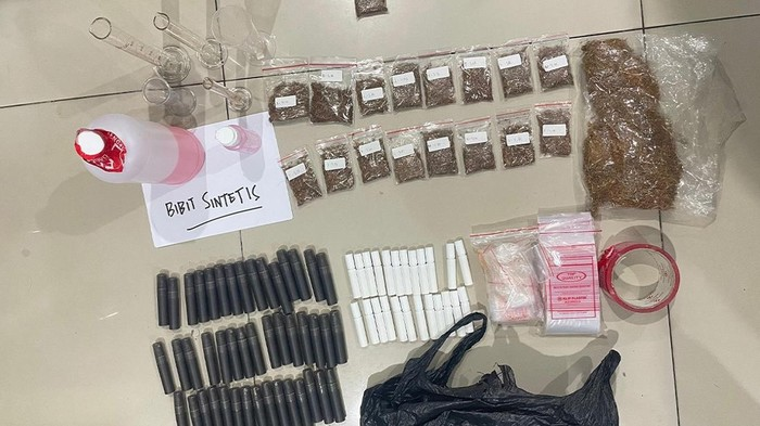 Polisi Ungkap Produksi Tembakau Sintetis di Jakarta Barat, Omzet Capai Rp 5 Miliar