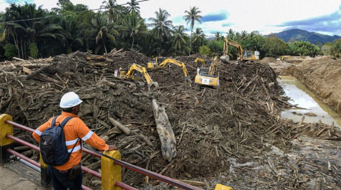 Pemerintah menetapkan penanganan bencana di Sumatera sebagai prioritas nasional dan mengerahkan seluruh sumber daya negara sejak awal.
