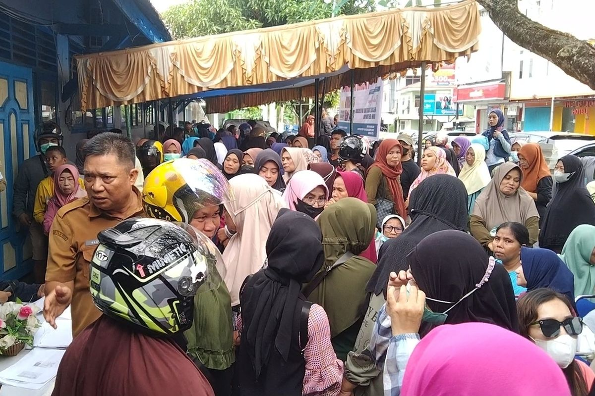 Warga Baubau Serbu Pasar Murah Saat Harga Beras Melonjak