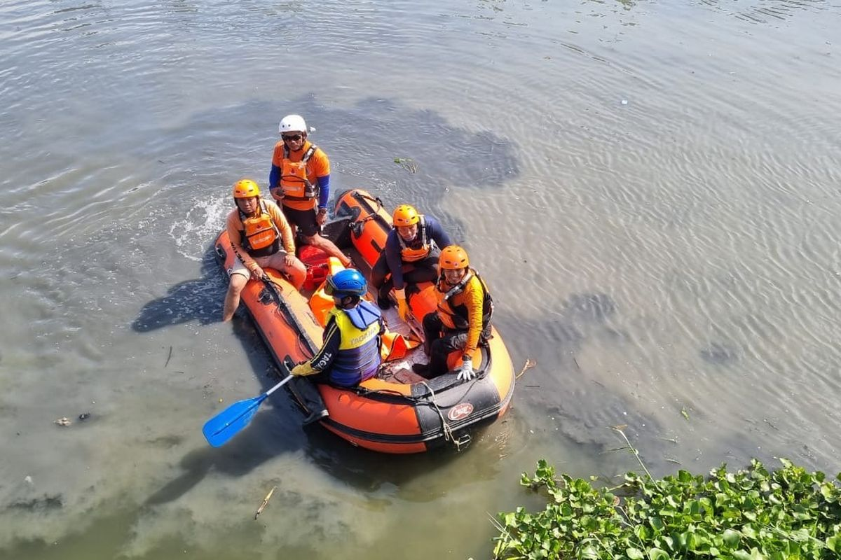 Balita Hanyut di Selokan Surabaya Ditemukan Tewas Setelah 4 Hari Pencarian
