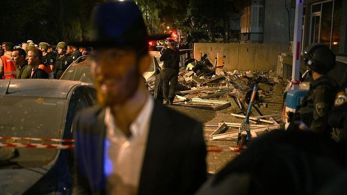 Rudal Iran Hantam Wilayah Sekitar Tel Aviv, Korban Jiwa dan Kerusakan Dilaporkan