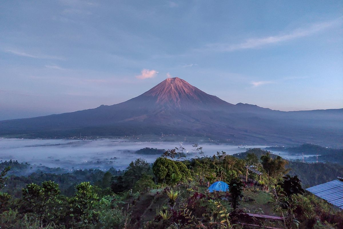 Gunung Semeru Erupsi 9 Kali, Kolom Abu Menjulang 800 Meter