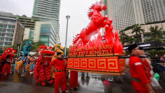 Pawai Barongsai Meriahkan Bundaran HI, Warga Padati Pusat Kota Jakarta