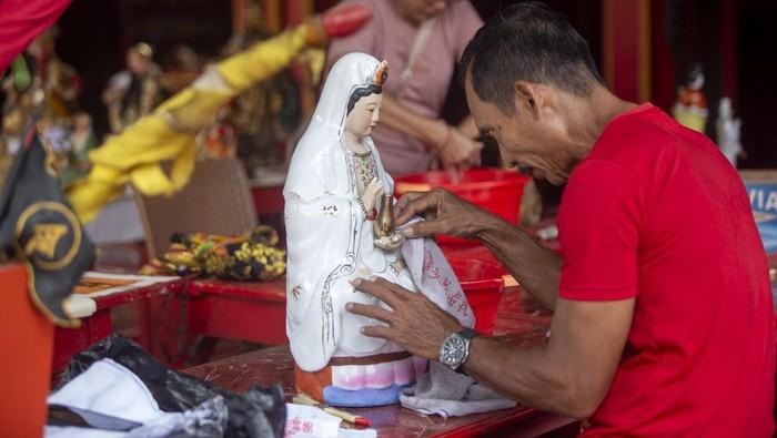 Ritual Pembersihan Rupang Dewa Digelar Jelang Perayaan Imlek