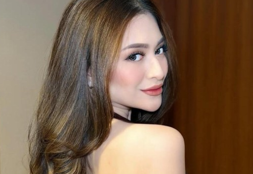 Nathalie Holscher viral setelah aksi DJ-nya mendapat saweran hingga Rp 500 juta