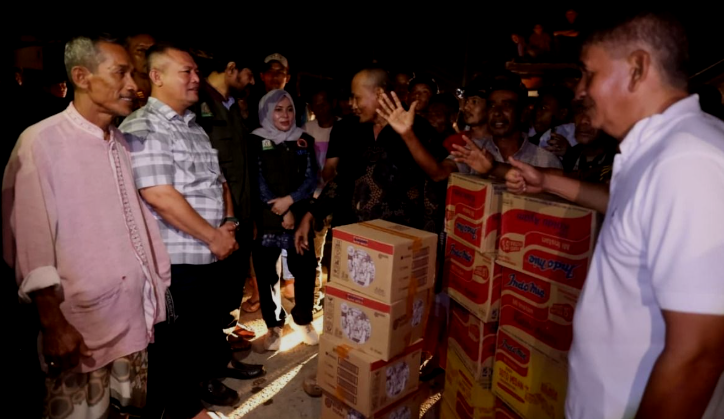 Aksi Cepat Banjir Mahadahsyat Aceh: Gubernur dan Bupati Ayahwa Pantau Pengungsi Malam Hari