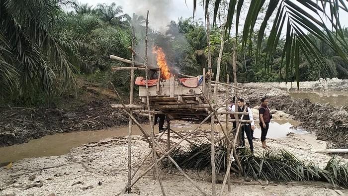 Polres Kuansing Tertibkan PETI di Tiga Desa, Sejumlah Dompeng Dimusnahkan