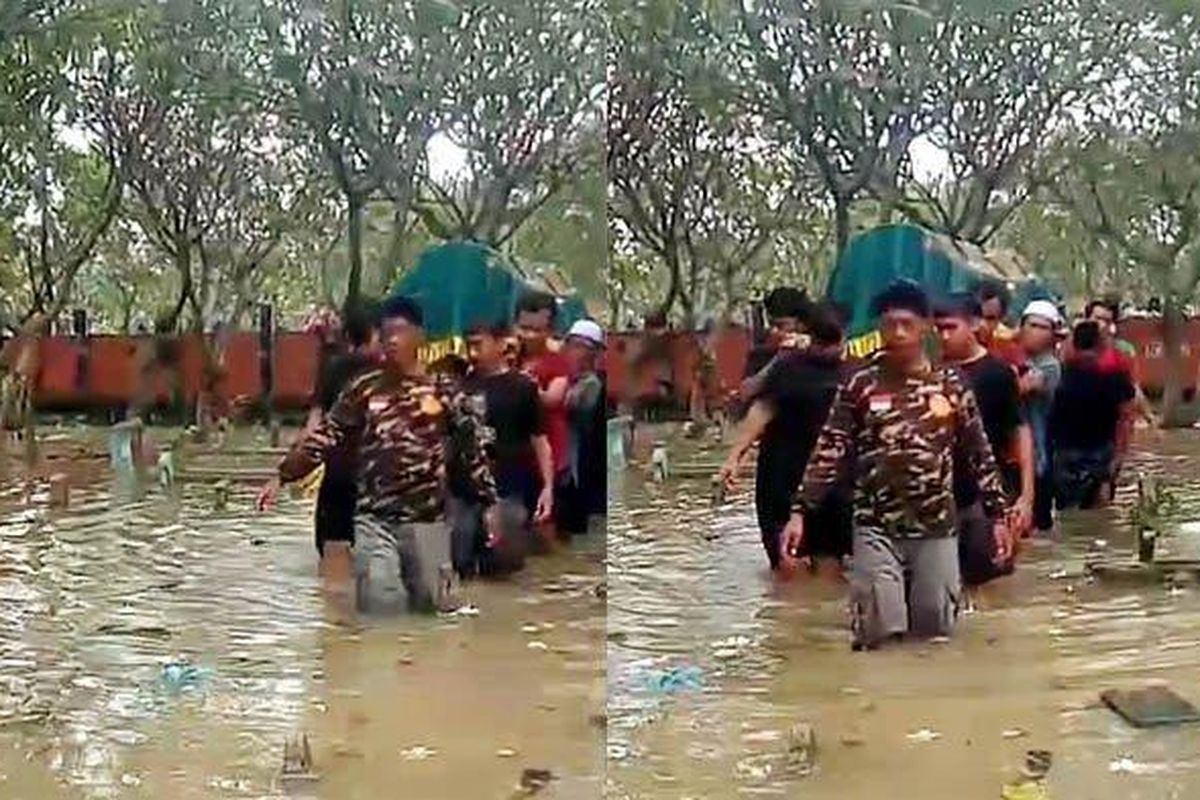 Viral Video: Warga Gresik Kuburkan Jenazah di Tengah Banjir, Apa yang Terjadi?