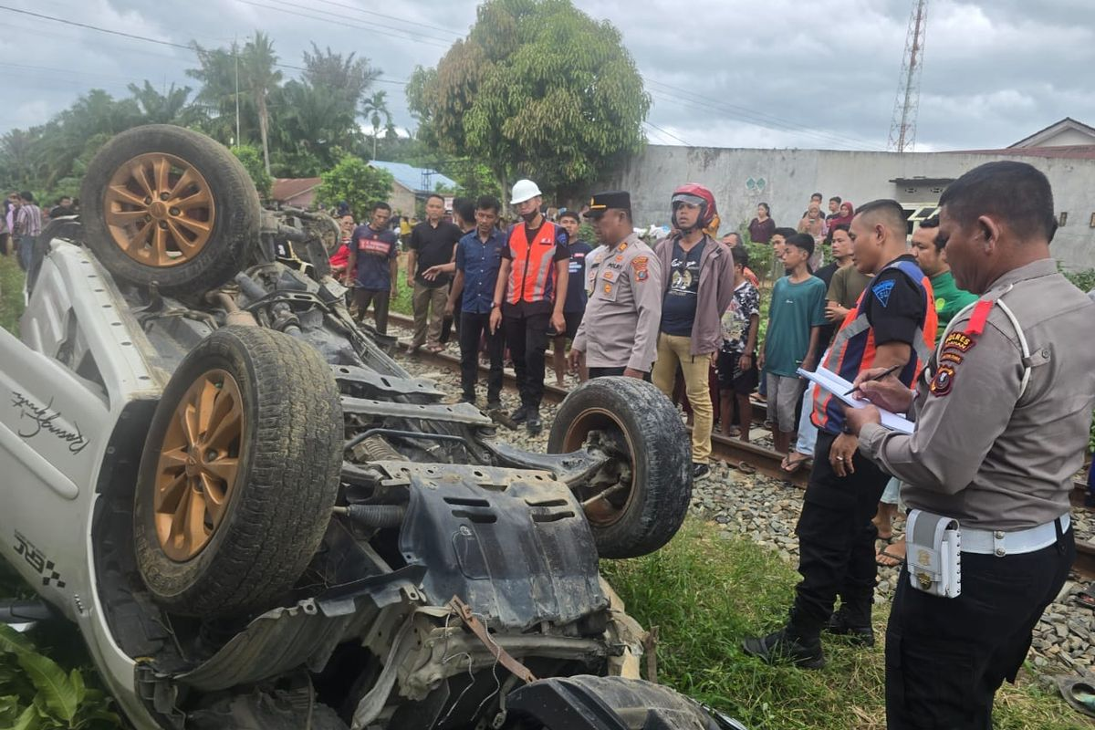 Tragedi Asahan: Kereta Api Tabrak Mobil Terios, 4 Anggota Keluarga Tewas"