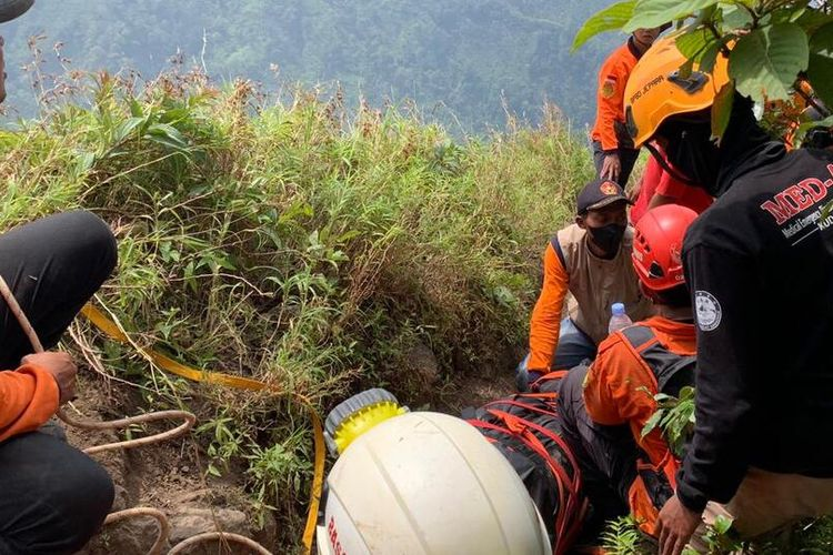 Pendaki Gunung Muria Tewas Tergelincir Saat Berfoto di Puncak