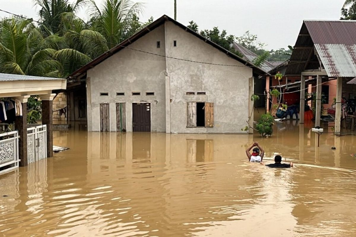 Bencana Banjir di Kendari, Aktivitas Warga Lumpuh