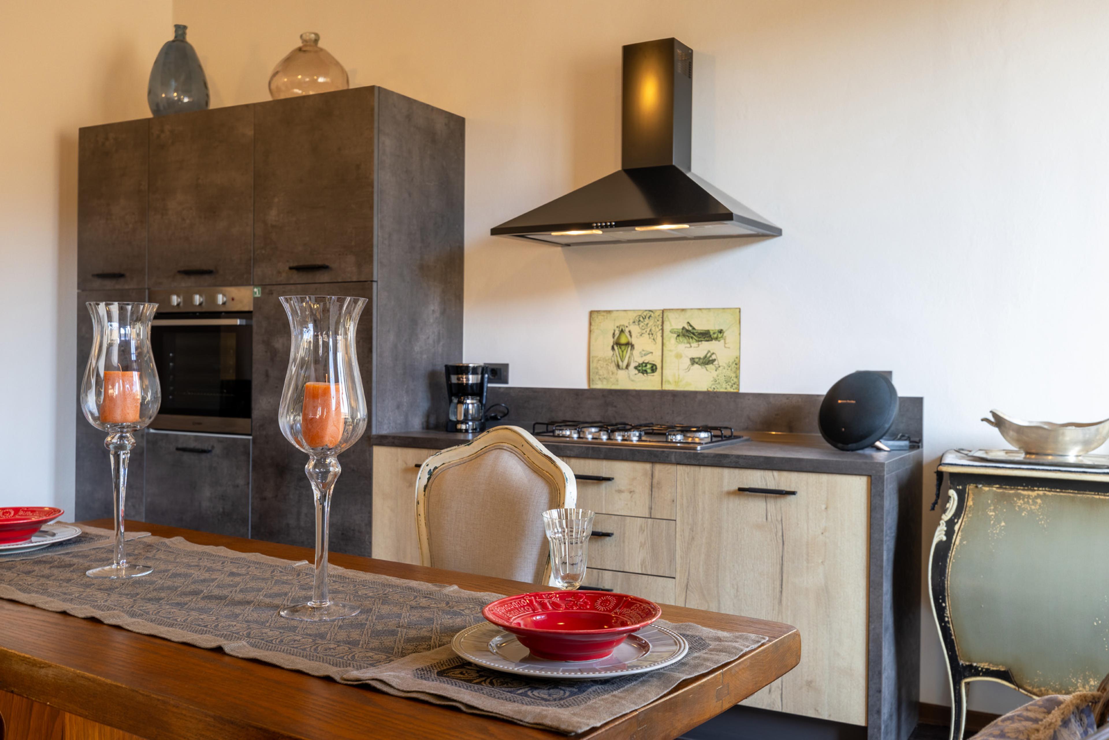 Elegant kitchen in Sansepolcro apartment – modern equipment combined with Tuscan rustic style. Property for sale in Tuscany, ideal for living or investment.