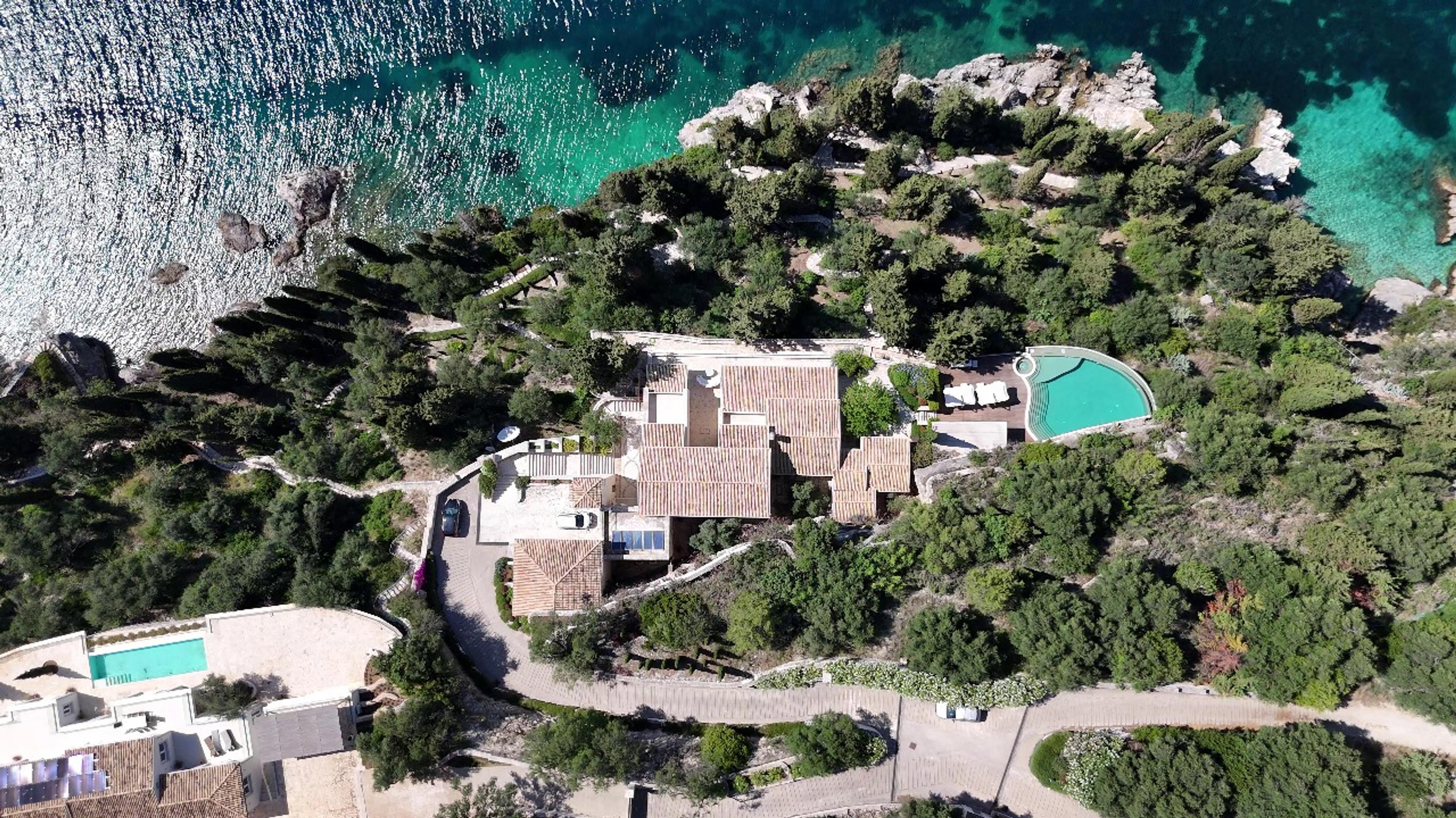 Lyxvilla i Grekland till salu med privat pool och havsutsikt – exklusiva fastigheter på Korfu, semesterhus Grekland till salu, fastigheter Grekland första raden vid havet, fastighetsinvesteringar Grekland 2025, villor Korfu till salu, lägenheter och hus i Grekland vid havet.