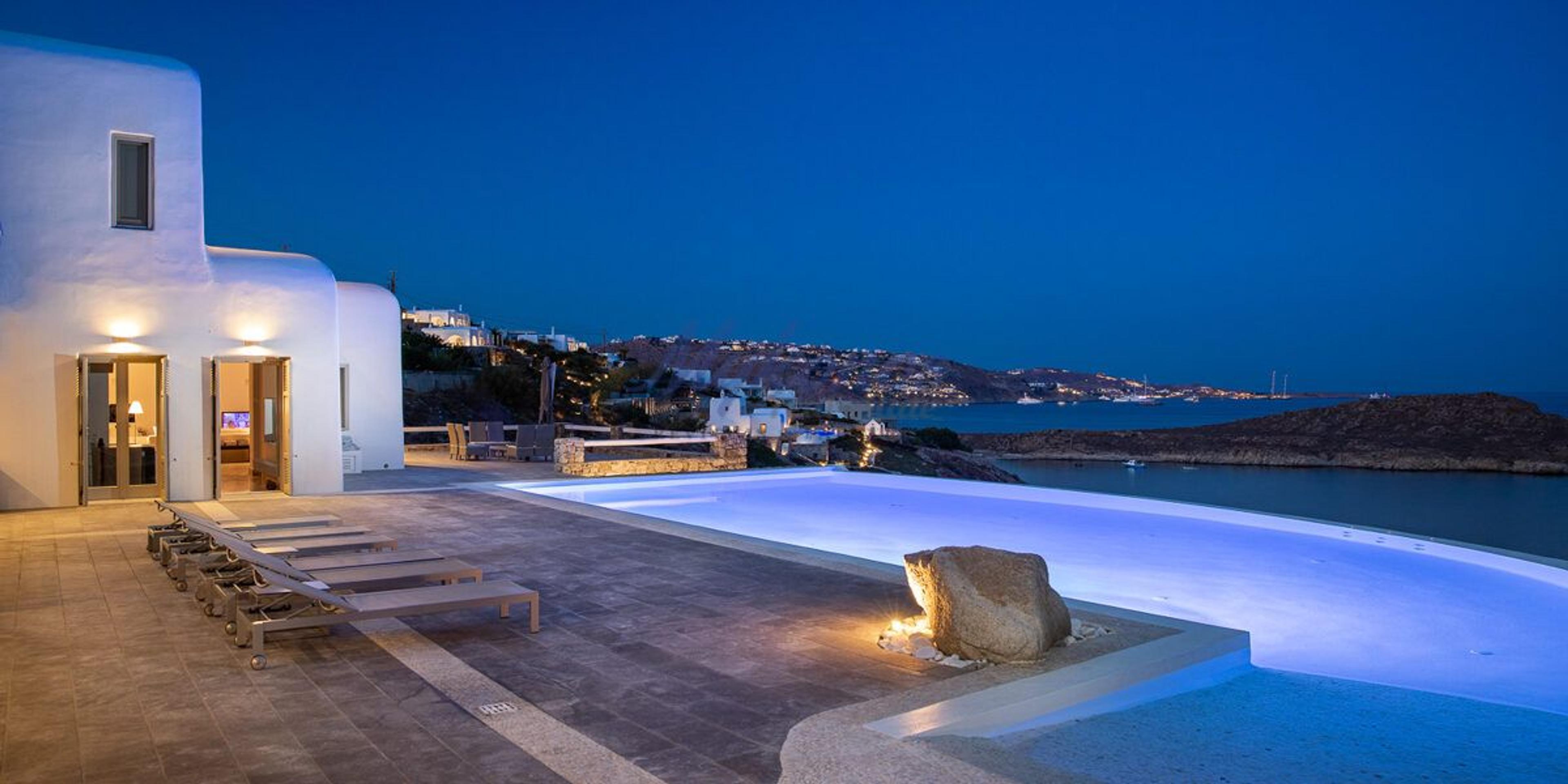 Lyxlägenhet för uthyrning i Grekland med infinitypool och utsikt över Egeiska havet – Mykonos semesterlägenheter för korttidsuthyrning, fastigheter vid havet i Grekland, investeringslägenheter Grekland, lägenhetsuthyrning Grekland 2025, exklusiva semesterbostäder Grekland, lägenheter med havsutsikt Grekland, boende Mykonos.