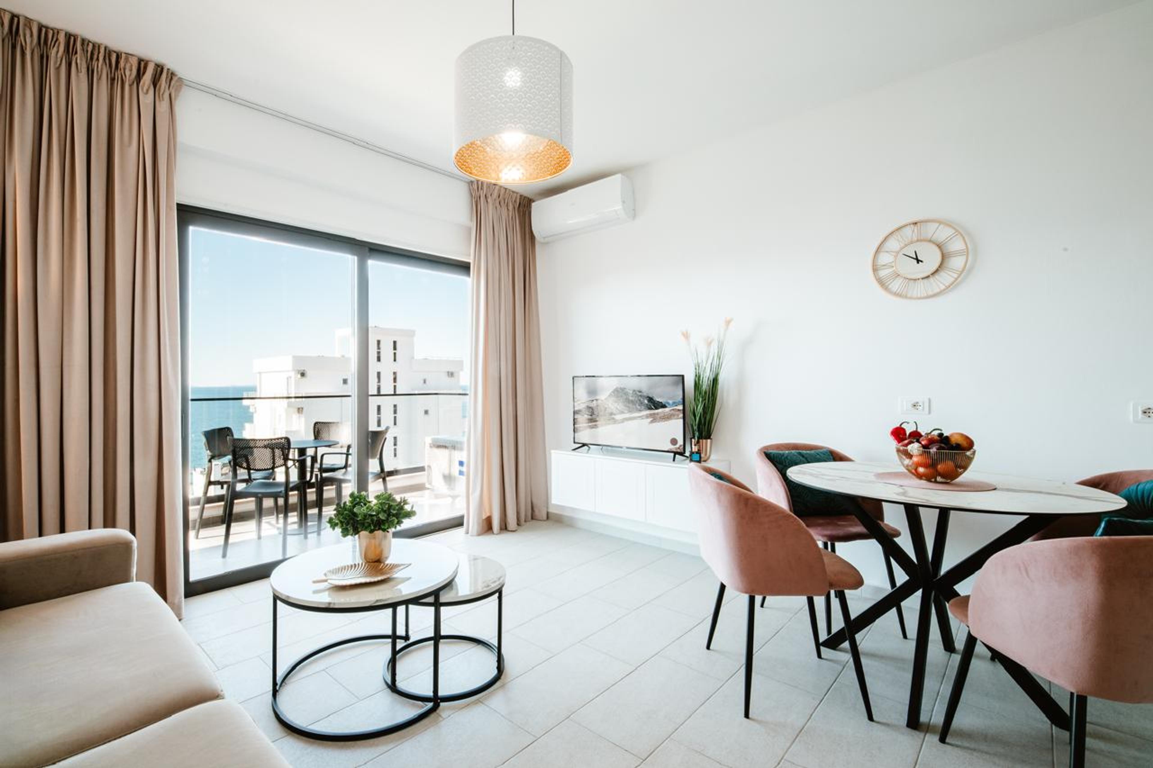 Appartamento a Valona in affitto con terrazza e vista mare