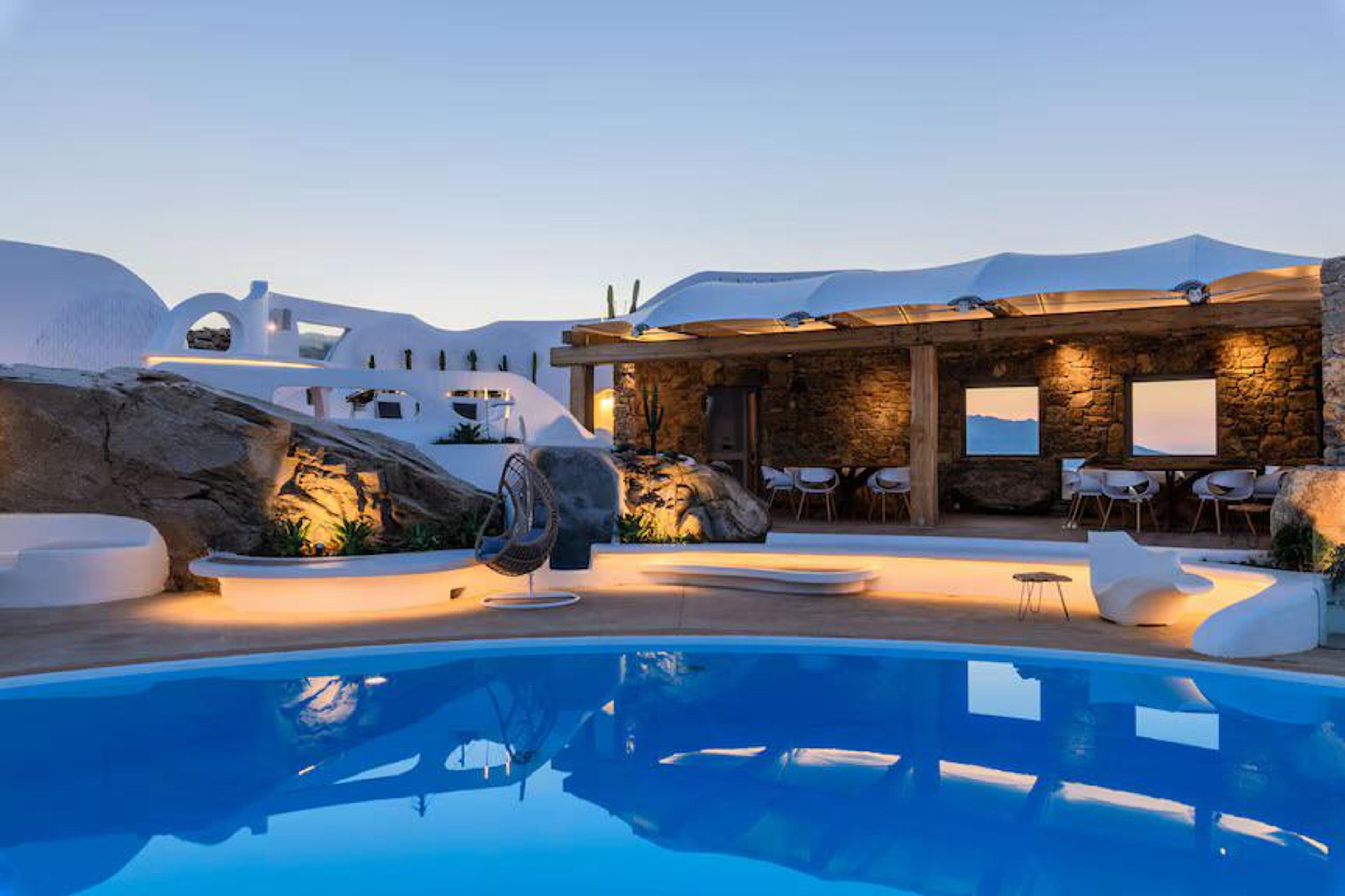 Lyxvillor i Grekland till salu med pool – modern fastighet på Mykonos, havsutsikt, fastighetsinvesteringar Grekland 2025.