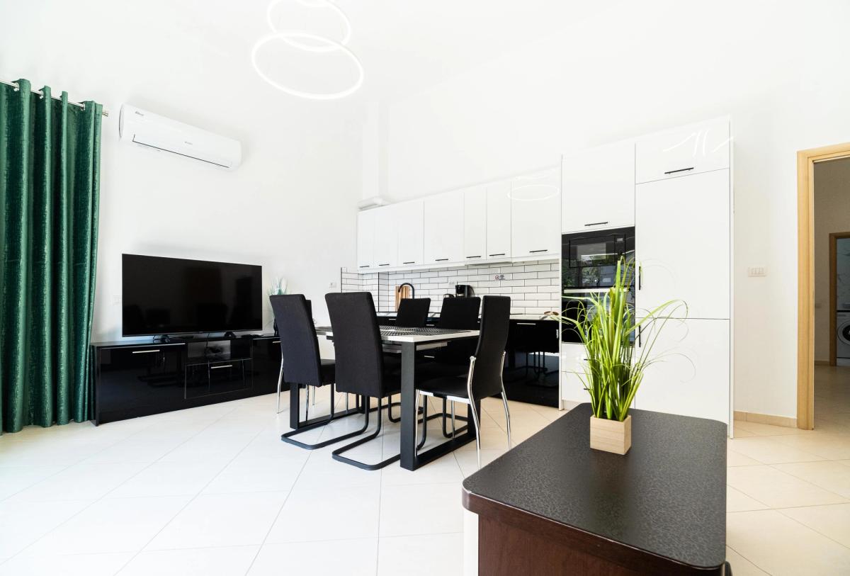 Appartamento moderno a Golem Albania con soggiorno spazioso – appartamento ideale sul mare per investimenti immobiliari nel 2025