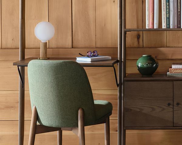 title wall desk in walnut with alto chair