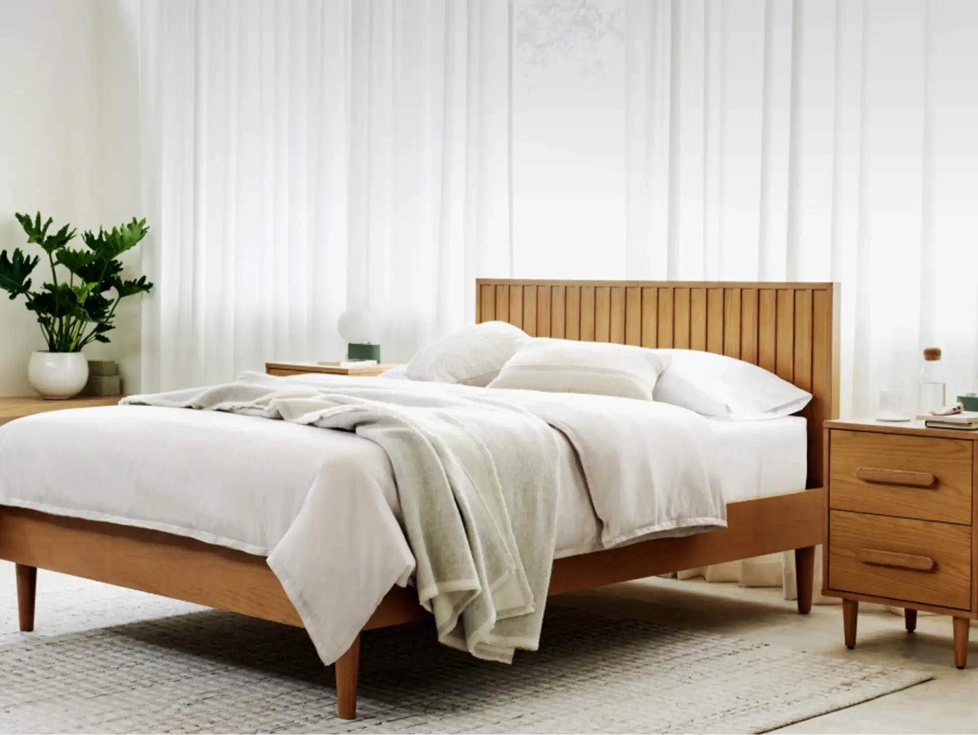 chorus bed in oak wood with heist nightstand