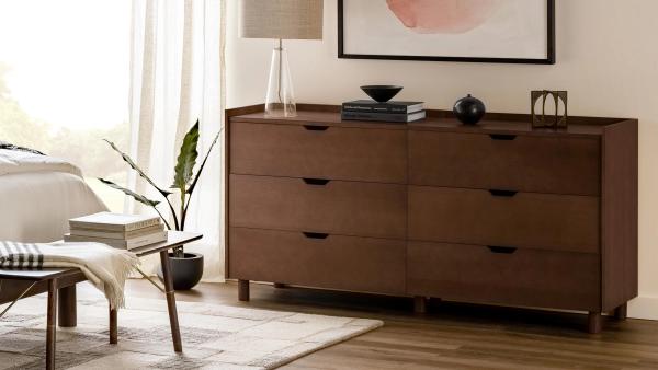 Wood dresser with 6 drawers