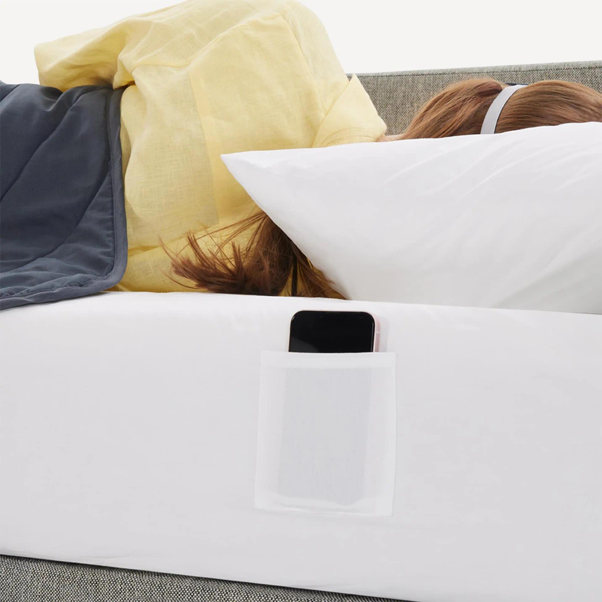 sleep kit with sheet pocket for phone