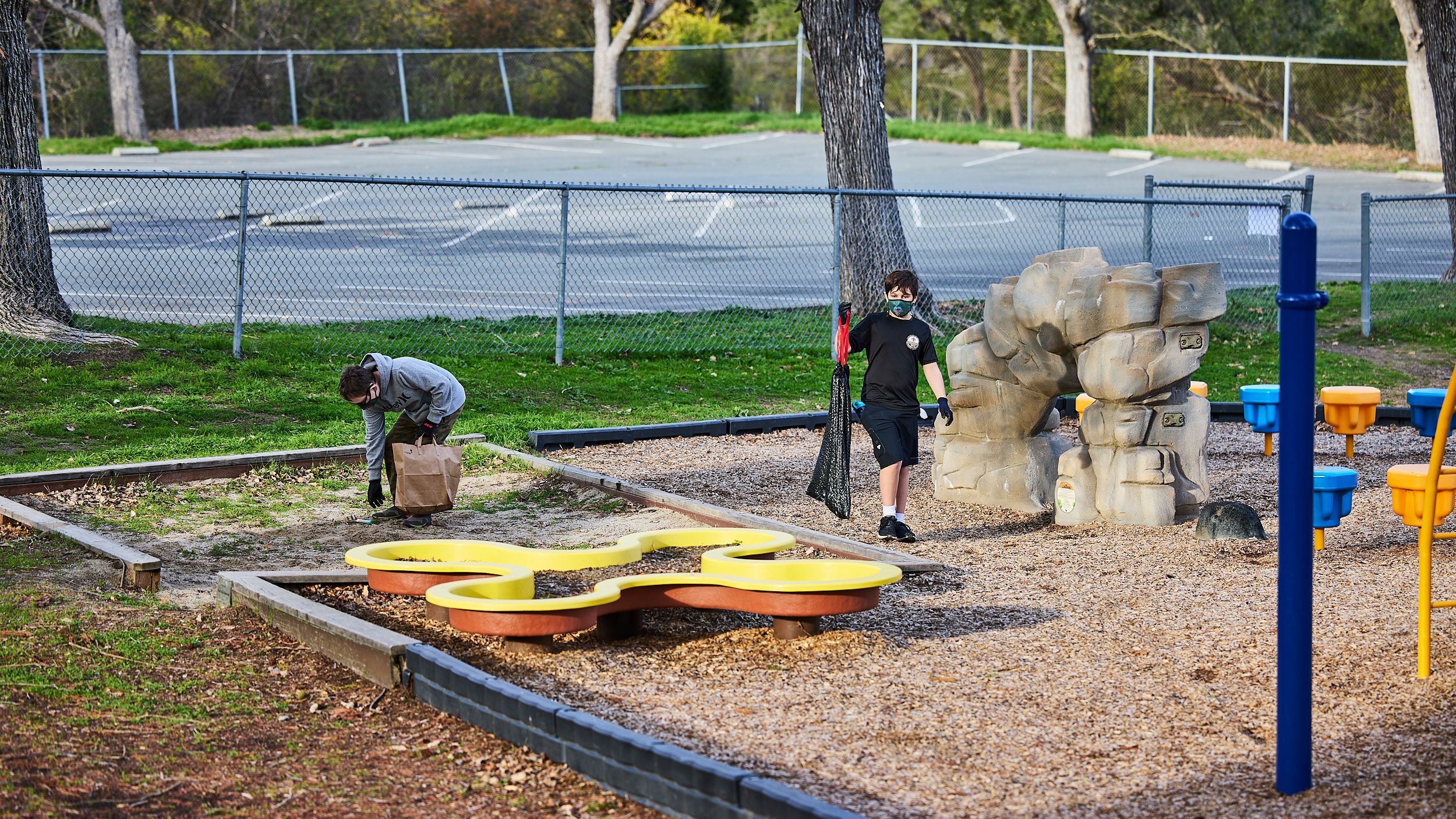 Missing alternative text