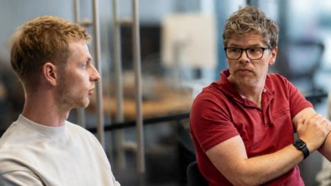 Two men talking in the office.