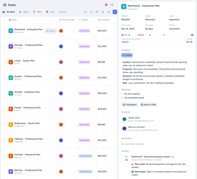 Un deal dans Claap avec le statut IA, les alertes et la chronologie des appels et emails du compte