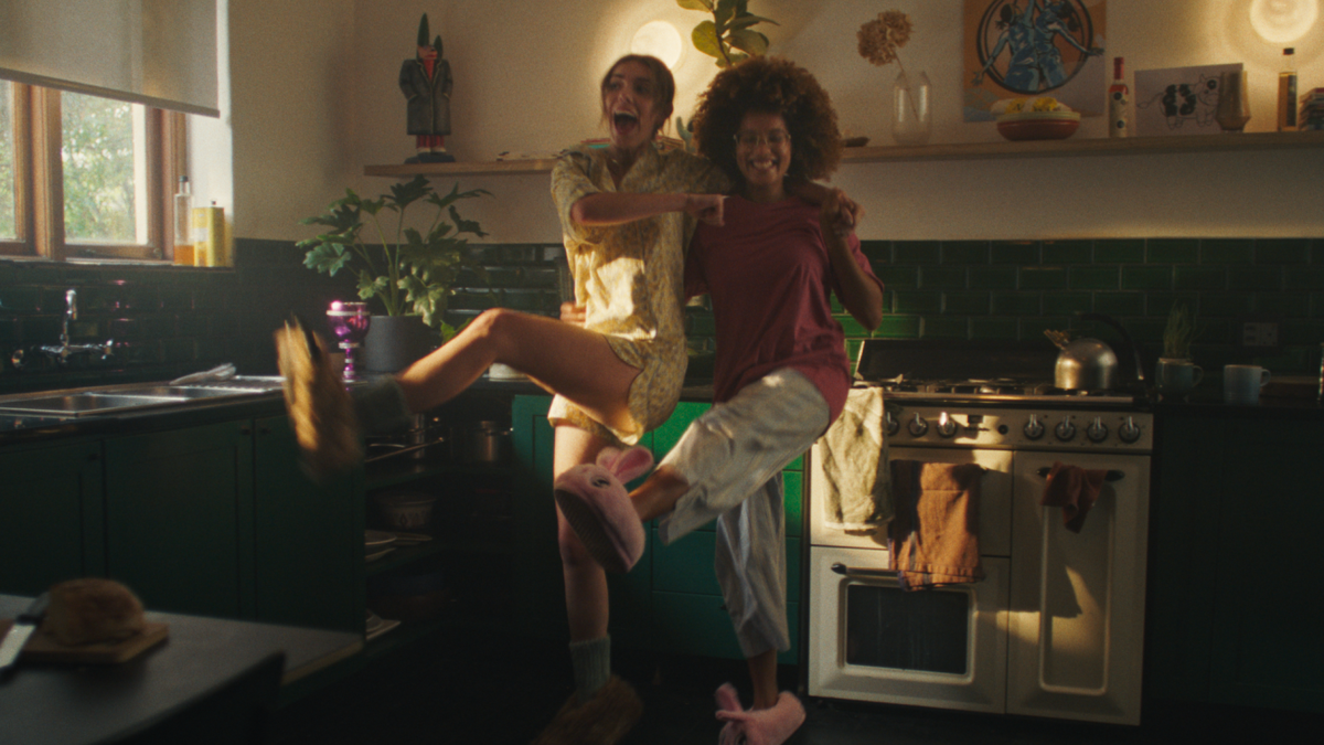 Allianz - Walk of Life still 14
