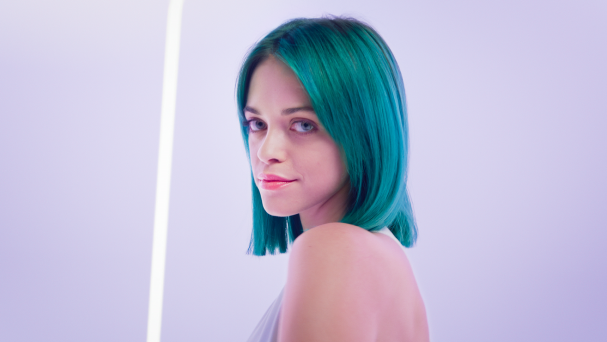 L'Oréal Valo still 9