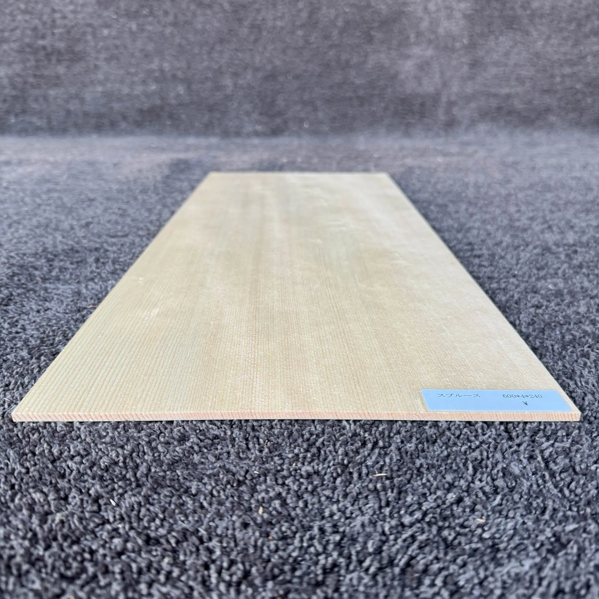 スプルース楽器材の木口の様子