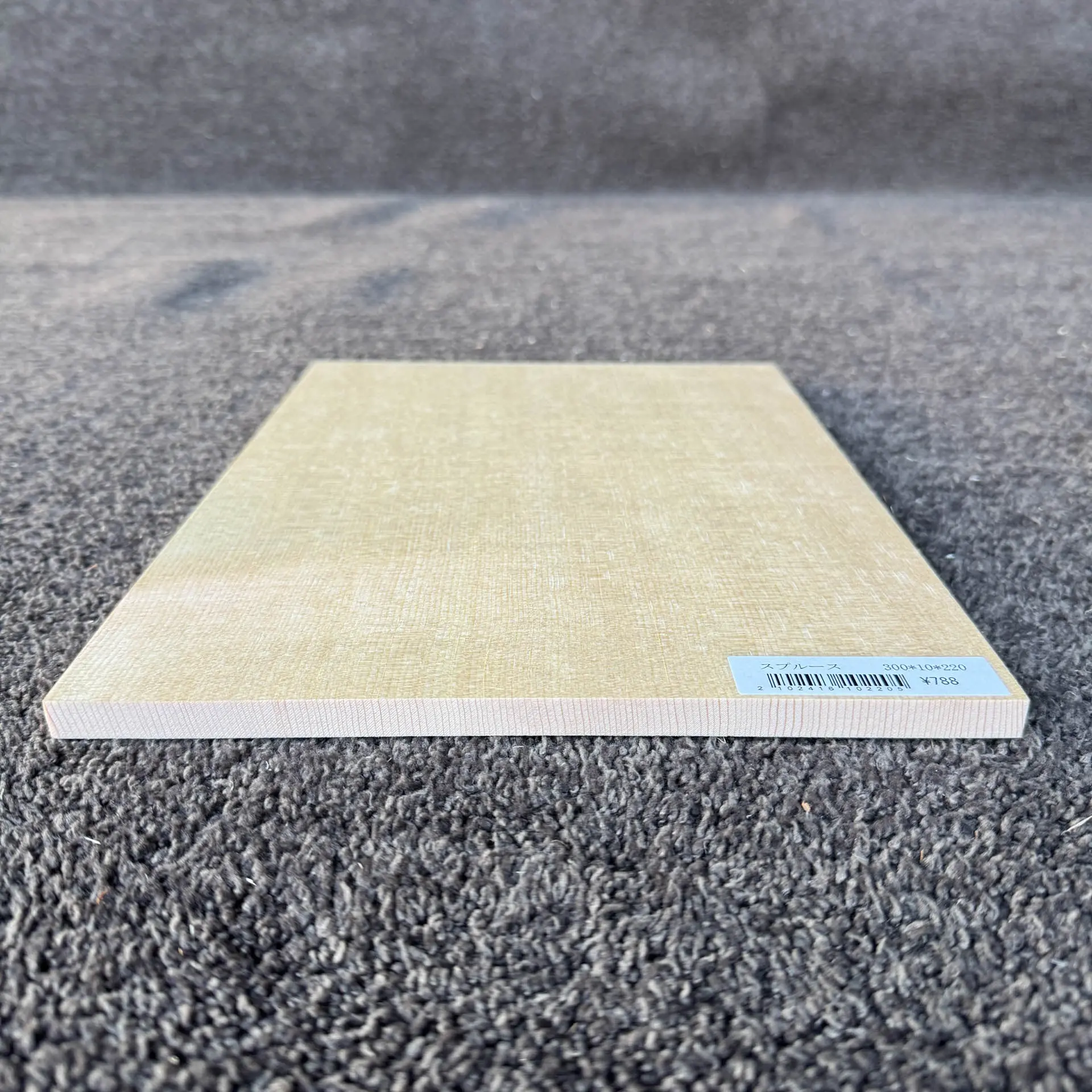 스프루스 악기재의 나이테 단면 상태