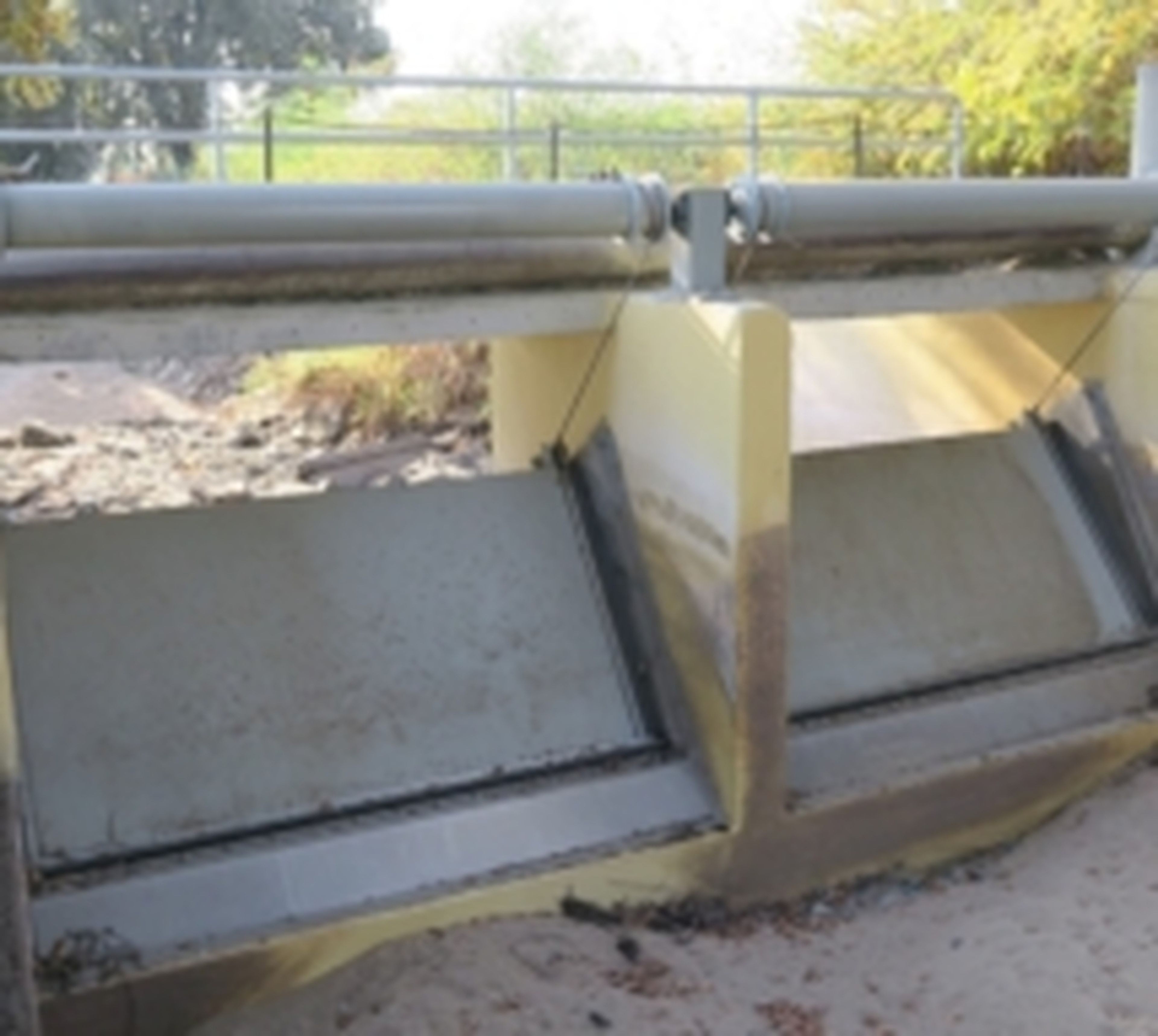 Tilting Weir (Overshot) Gates