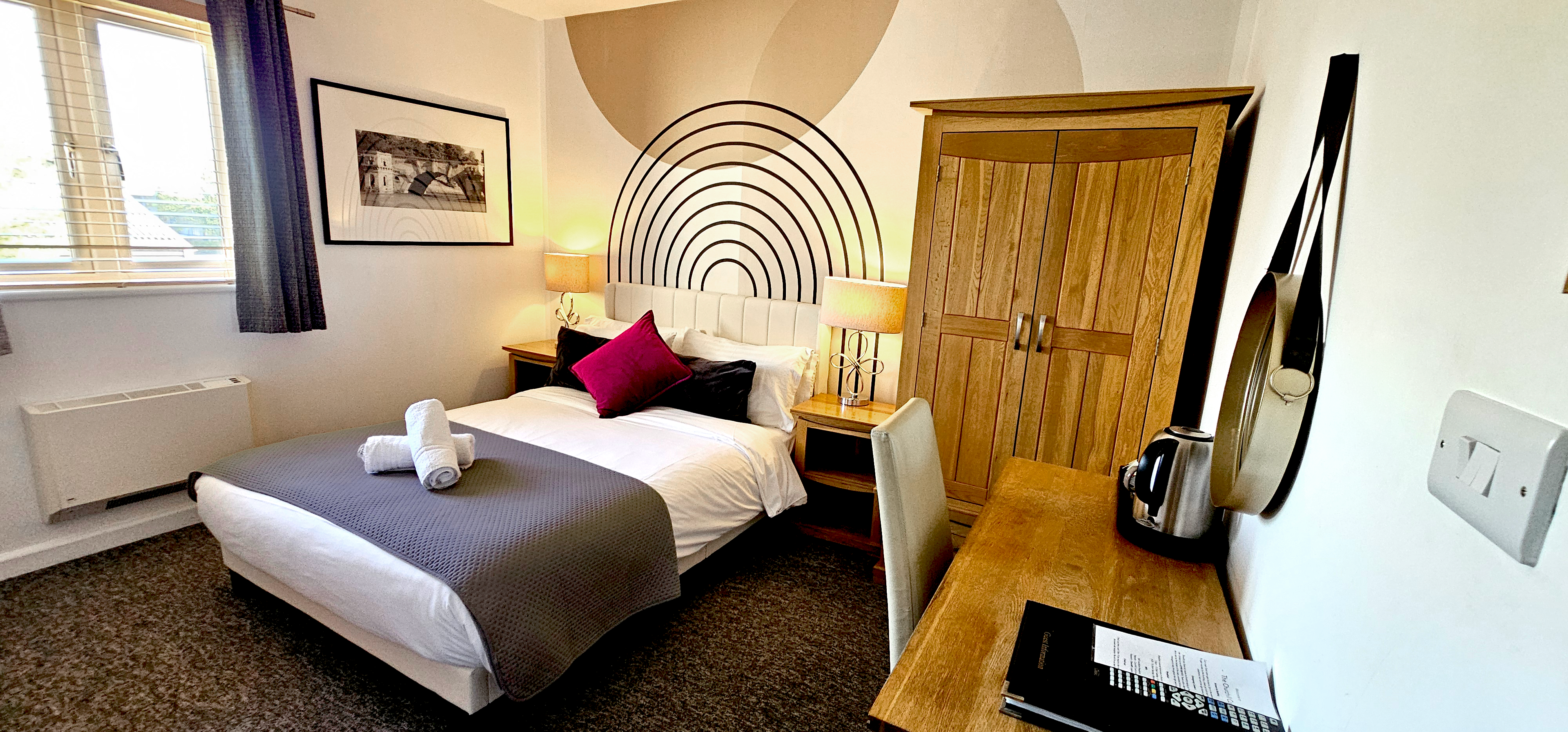 Double room with TV, oak wardrobe, desk & chair & ensuite bath room