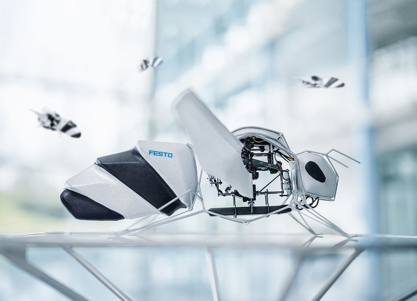 Festo BionicBee — фото робота