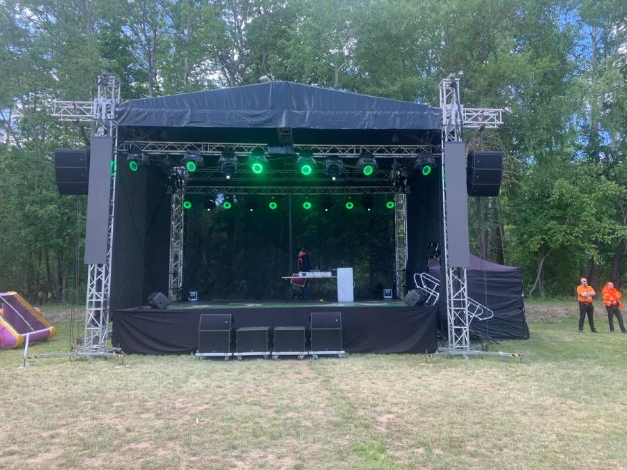 MaxSound — scena plenerowa